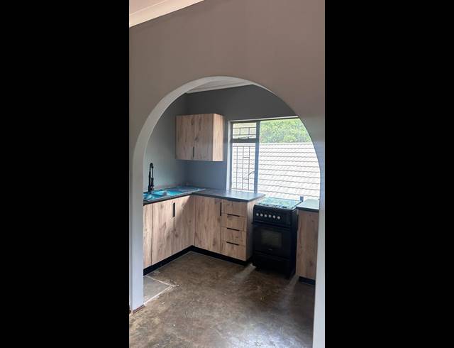 2 BEDROOM FLAT TO LET IN REFILWE